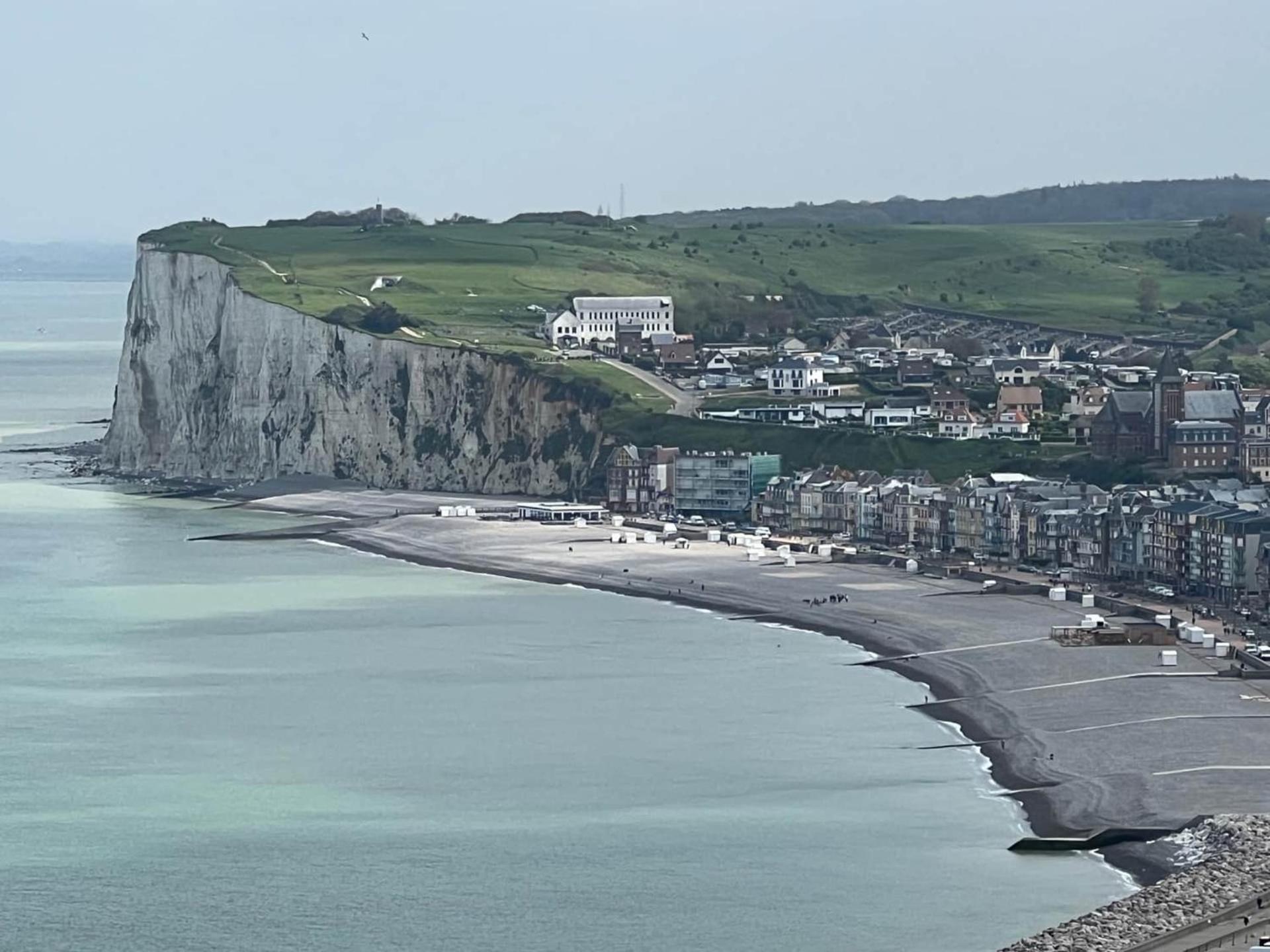 Caprices De Mer Appartement Avec Grand Balcon Et Vue A 300 M Plage, Apercu Mer, Lit Queen Size, Mers Les Bains Le Treport , Petit Dejeuner En Option, 2 Velos Fournis Zewnętrze zdjęcie